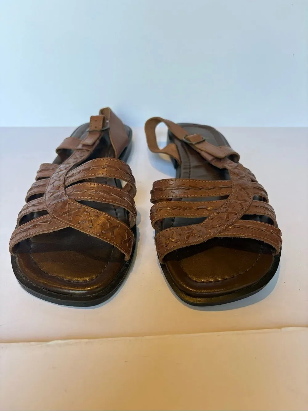 Judith Women's Brown Leather Strappy Flat Sandals Size 7 1/2 Look new!